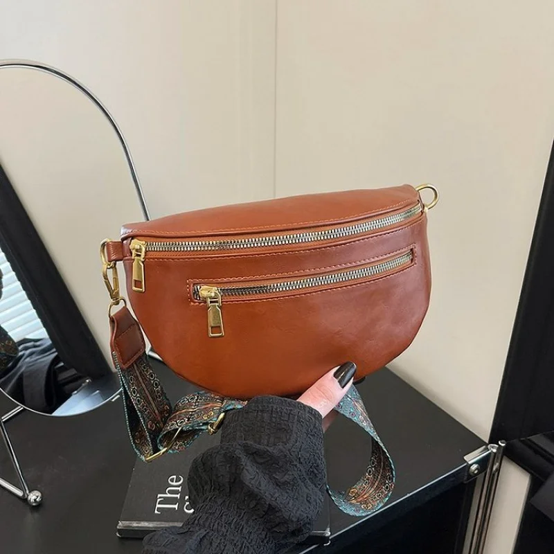 Luksusowa, ekskluzywna skórzana torba damska typu tote, popularny, klasyczny, elegancki, modny design, torba do pracy, codzienna, na co dzień.