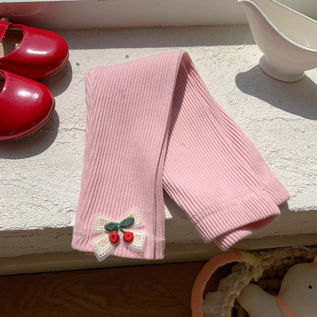 Girls' elastic small leg pants for spring and autumn 2026, new children's autumn outer girls, slim fit pants