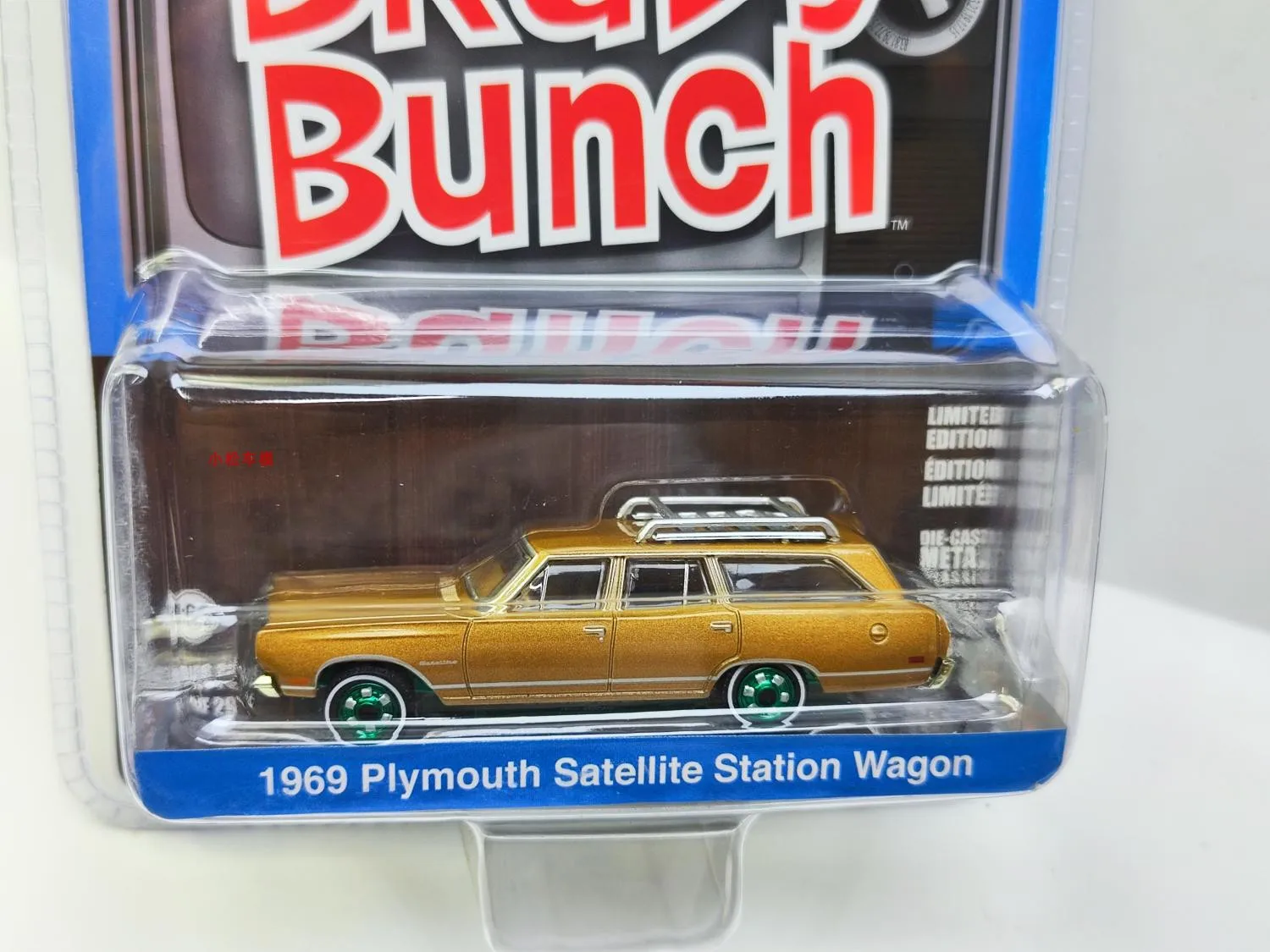 1:64 1969 Plymouth Satellite Station Wagon Green machine version Collection of car models