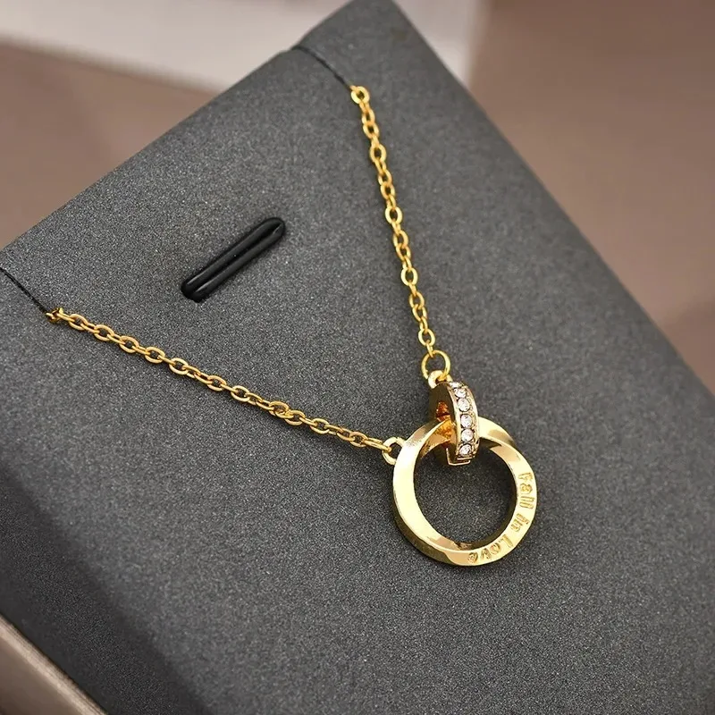 

Совершенно новое женское колье из титановой стали с двойным кольцом 2025 года, легкая роскошь, специально разработанное для лета.