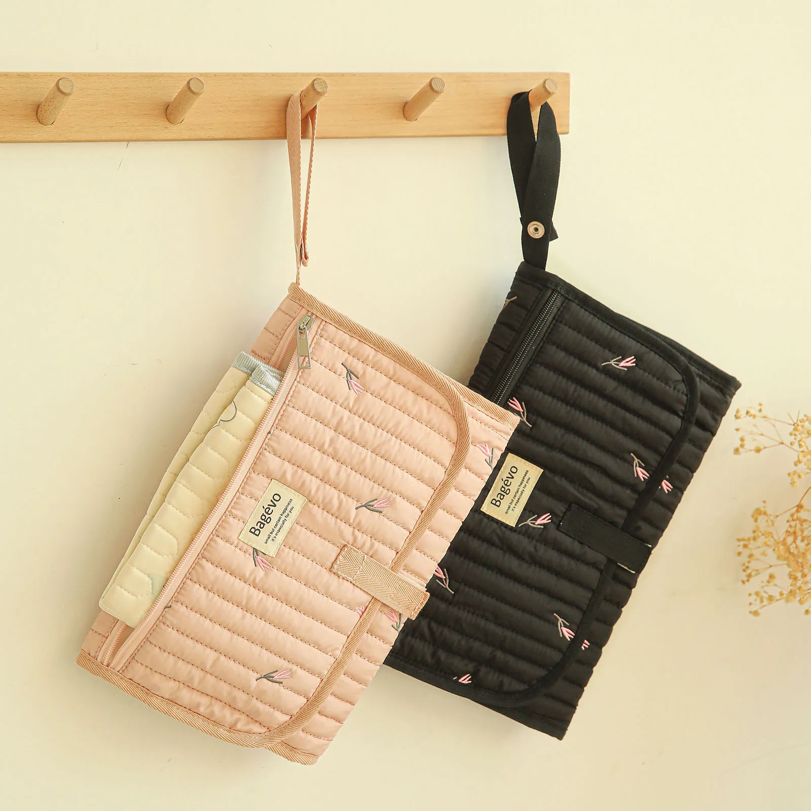 Baby Compact Diaper Changing Travel Bag with Wet Wipe Pocket Foldable Travel Diaper Mat Bag Easy-Clean Lightweight
