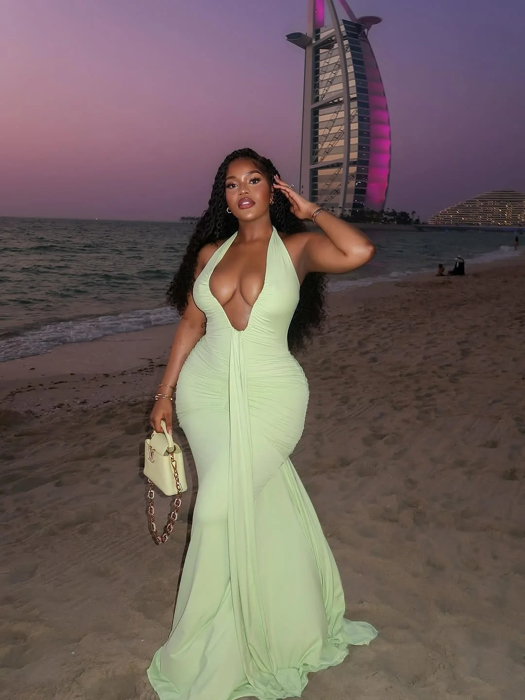 

New Design Sexy Halter V Neck Unique Pleated Slim Evening Dress Floor Length Backless Mermaid Prom Formal Party Dress