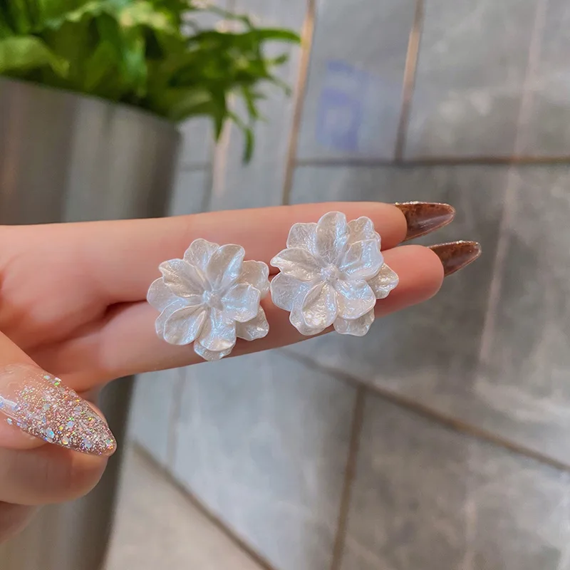 Lovely Big Purple White Color Flower Fake Earrings for Women Dazling Flower Ear Clips Bridal Wedding Party Jewelry Brincos Gift
