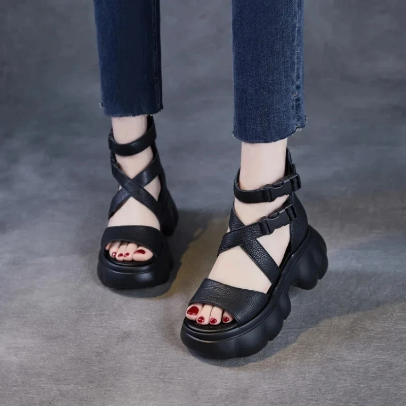 2023 New Summer Fashion Shoes sandali da donna Retro vera pelle donna zeppe sandali con plateau Peep Toe sandali con tacco alto nero