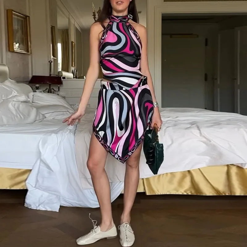 Conjunto elegante de satén para playa, trajes informales con estampado para vacaciones para mujer, Top Halter con espalda descubierta y media falda Irregular, traje de 2 uds.
