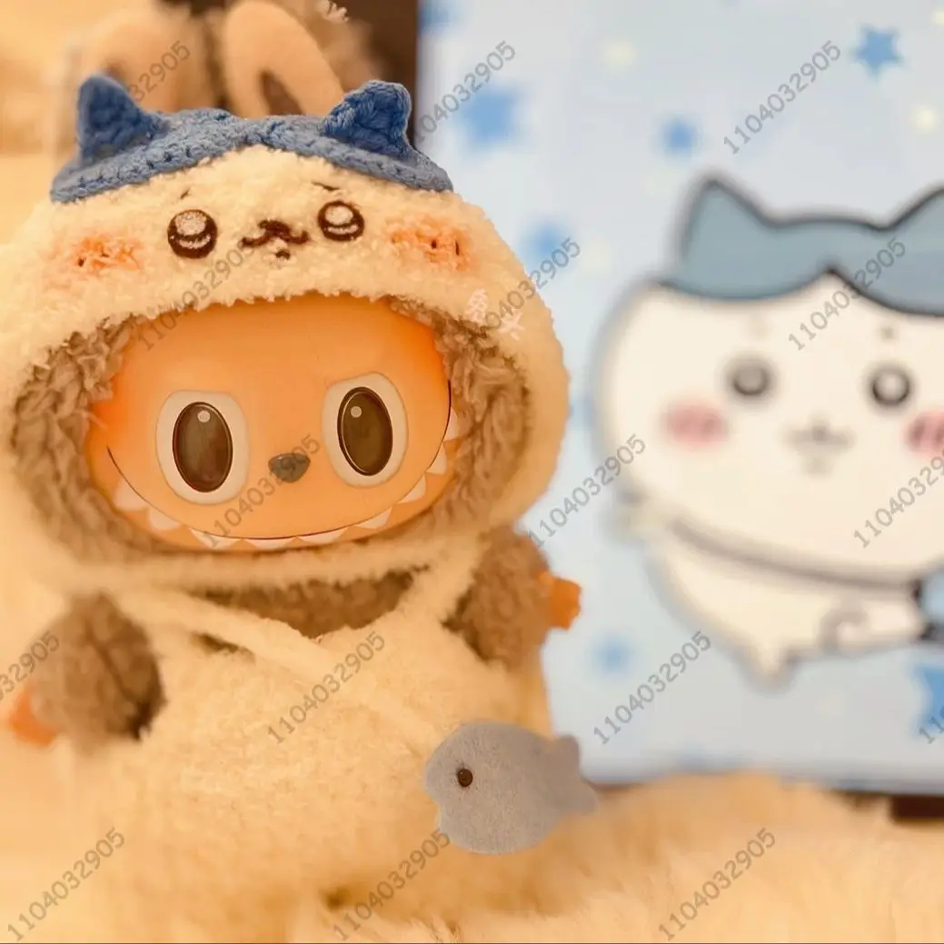

Labubu The Monsters мультфильм Chiikawa костюм ручной вязки одежда Labubu виниловая плюшевая игрушка 1:1 оригинальная реплика сумки Шарм