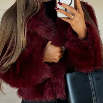 متوفر لقطة حقيقية - معطف فرو قطيفة قصير لخريف وشتاء 2025 عبر الحدود الأكثر مبيعًا وطية صدر أنيقة باللون العنابي #4
