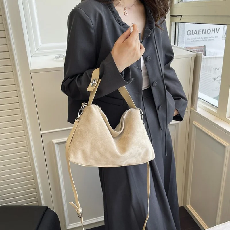 Tas Tangan Wanita Modis Terbuat Dari Kulit Premium Dengan Gaya Kasual Sederhana Vintage Dan Rapi Ala Paris ​