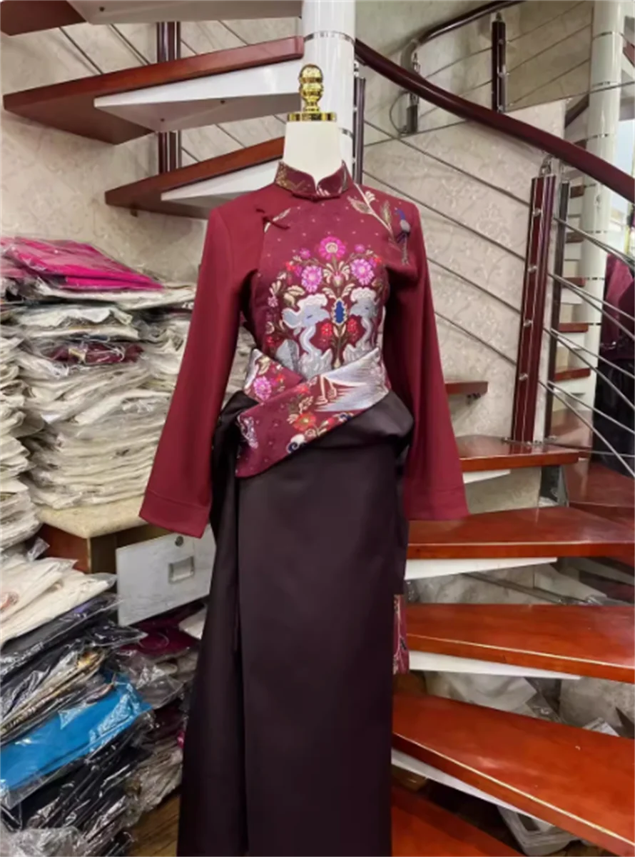 

Traditional Xizang clothes of national costume goddess