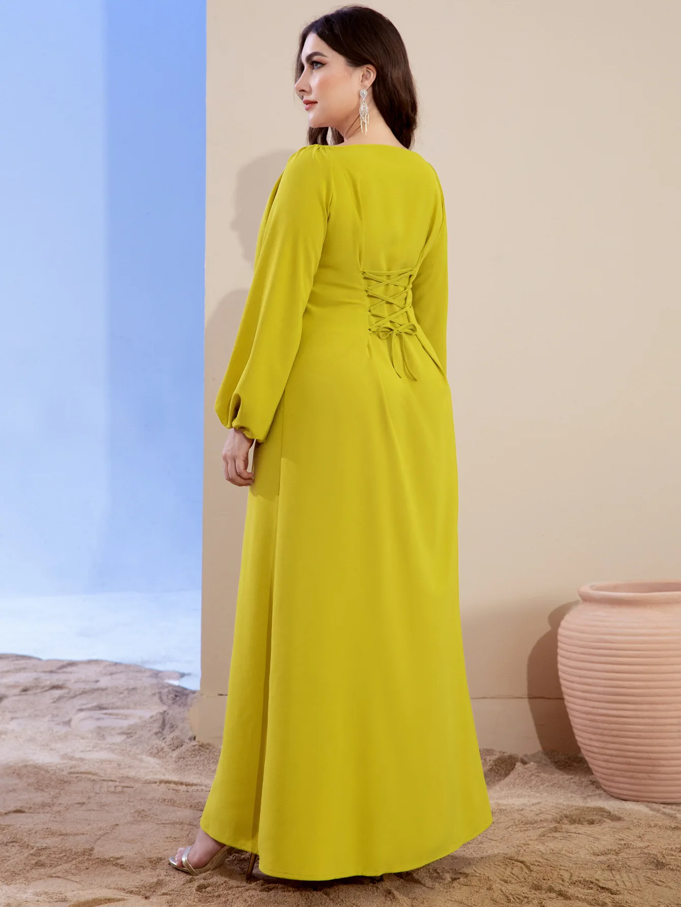New luxury and fashionable Ramadan Muslim Dubai Arab style dress with slim fit and ladylike appearance, handmade sewn long skirt