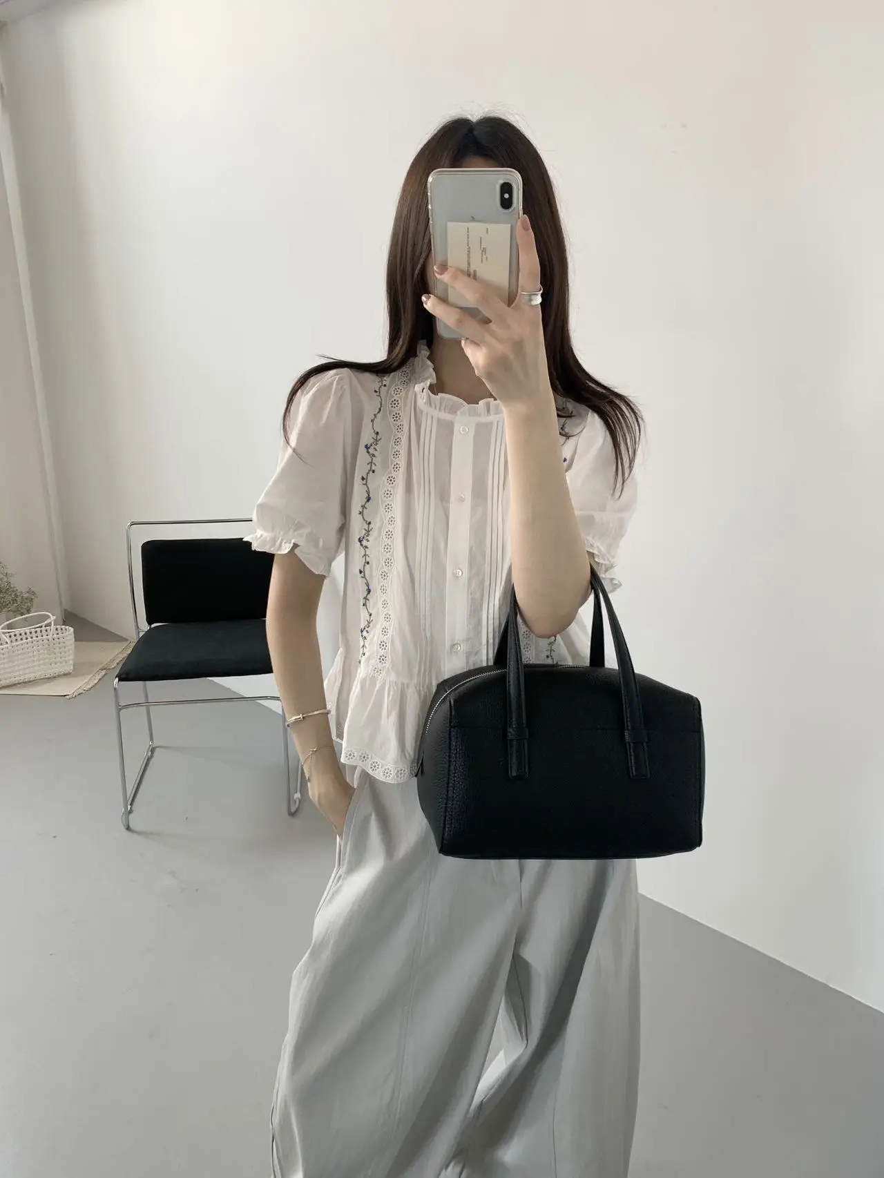 

Женская рубашка Lilian Fashion в корейском стиле с вышивкой, стройнящая, омолаживающая, универсальная, стильная, с коротким рукавом и круглым вырезом