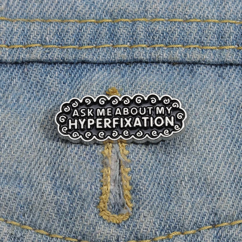 Fragen Sie mich nach meiner Hyper fixatio Emaille Pins benutzer definierte Autismus ADHD Broschen Revers Abzeichen Punk Schmuck Geschenk Drop Versand