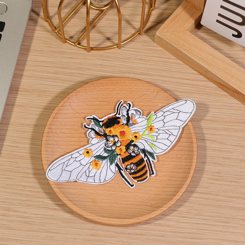 1 قطعة النحل المطرزة التصحيح الحديد على لطيف الحيوان تحفيز المعنويات شارة DIY بها بنفسك هدية للملابس قبعة حقيبة سترة قبعة سائق الشاحنة