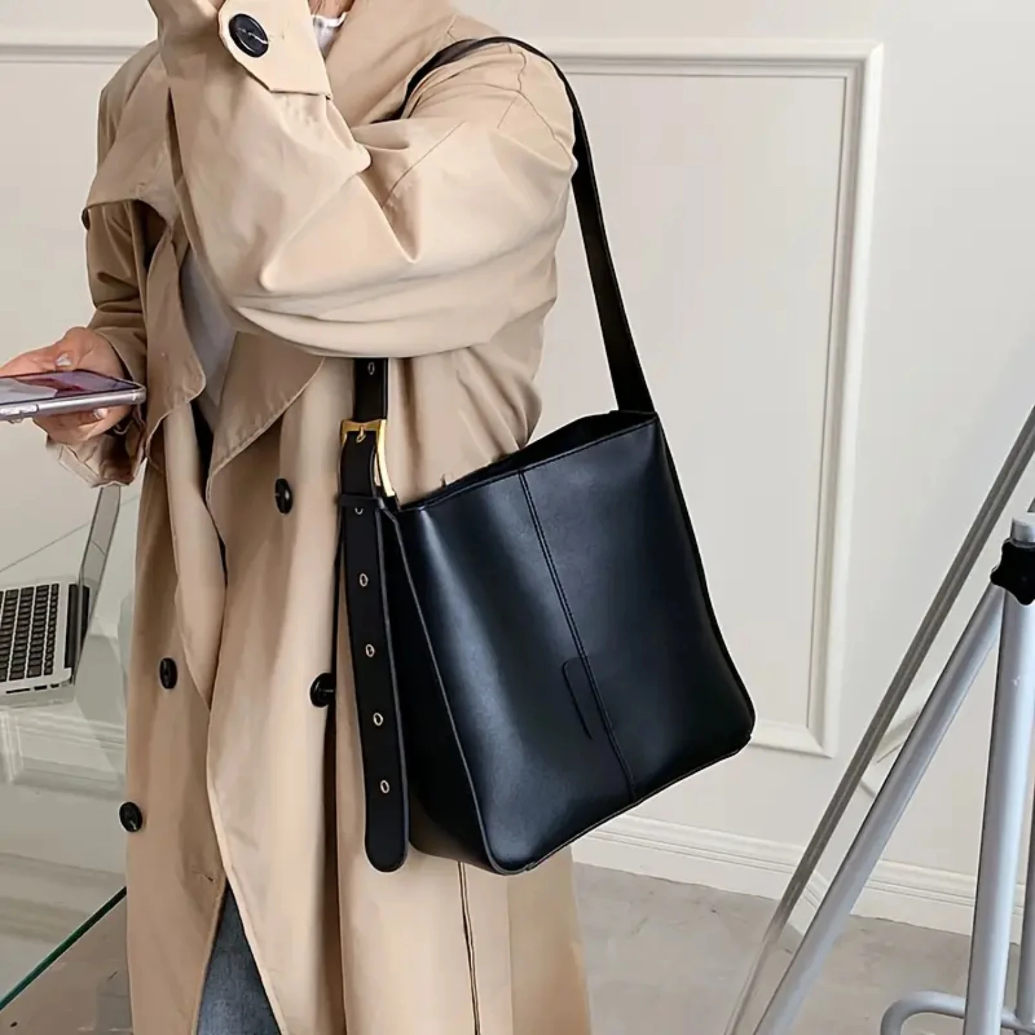 

Women's Solid Shoulder Bag, Faux Leather Commuting Bag With Adjustable Strap, Shoulder Purse