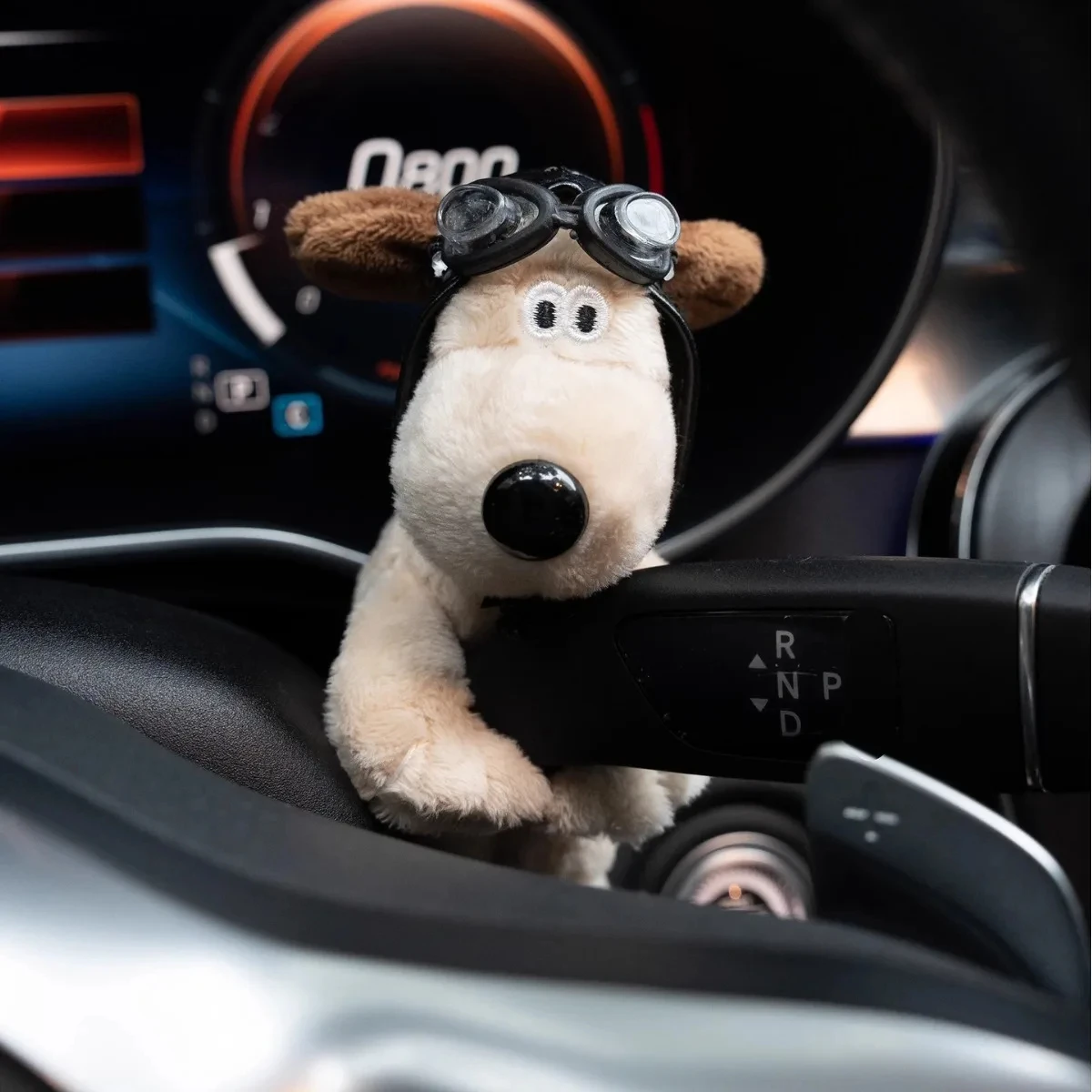 Cartone animato carino guardaroba decorazione bambola indicatore di direzione per auto tergicristallo ciondolo decorazione interna auto peluche bambola auto