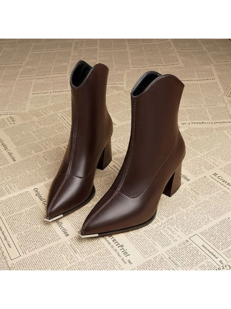 Femmes automne hiver talon épais pointu bottes courtes à talons hauts anti-dérapant chaud taille haute simple confortable chaussures pour femmes
