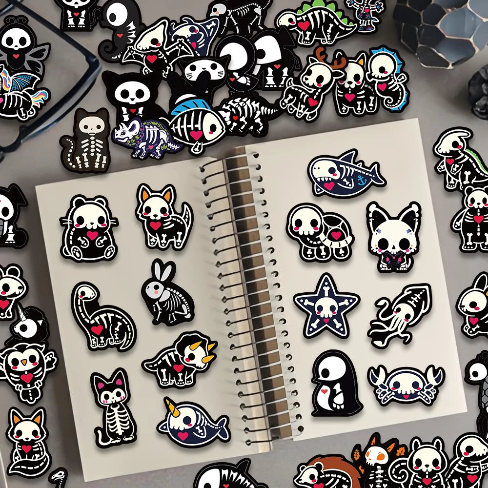 50 pièces Halloween noir et blanc crâne Art Graffiti autocollant amusant dessin animé personnalité PVC vacances cadeau décoration coque de téléphone livre