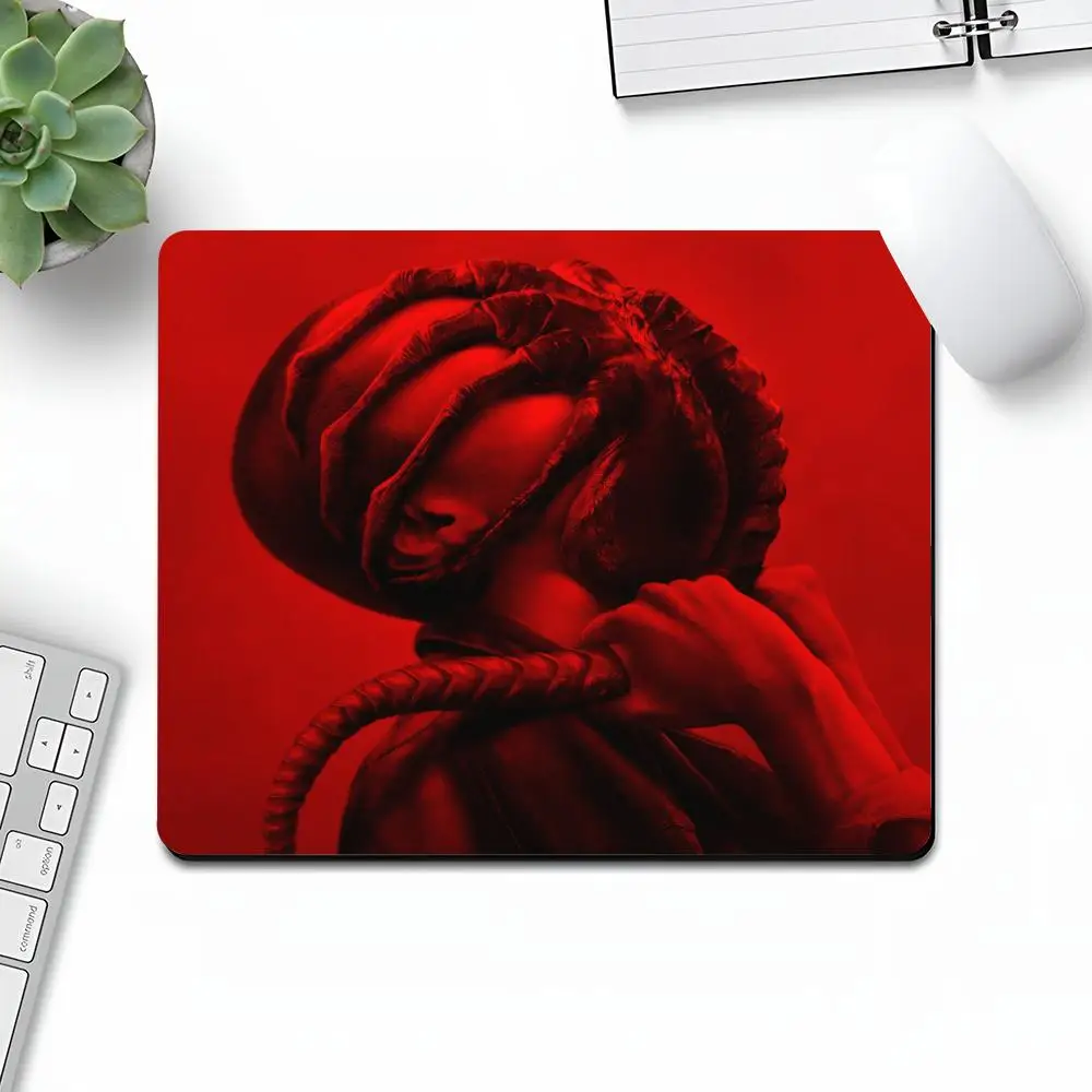 Alien Romulus Mouse Pad Art Gaming Gamer Small Desk Decor Rubber Locking Edge Large Computer MousePad Laptop Desk Pad