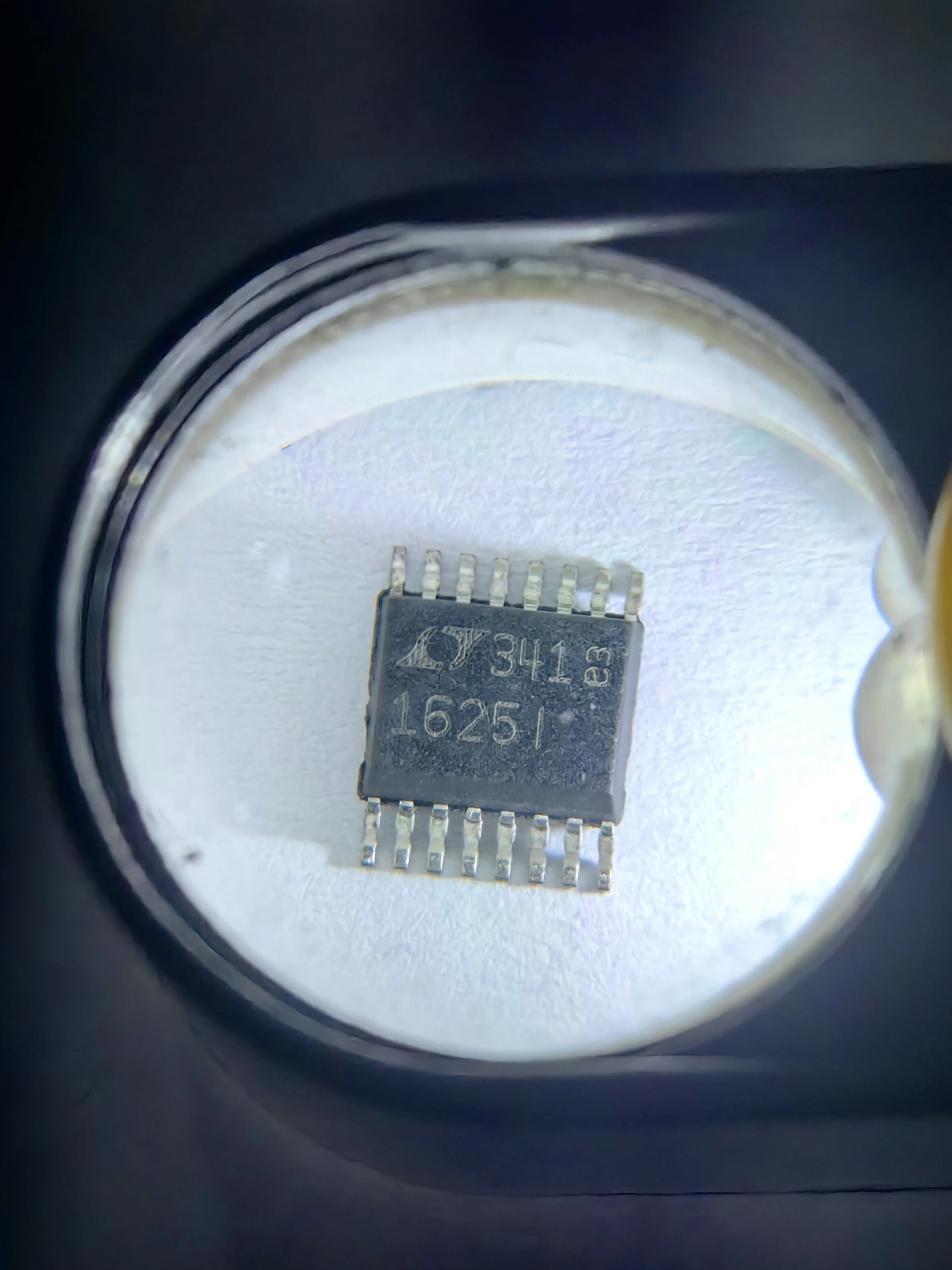 LTC1625CGN LTC1625CS LTC1625IGN LTC1625IS LTC1625-RSENSE Current โหมด Synchronous Step-Down Switching Regulator