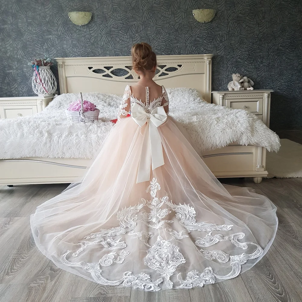 

FashionMia White Tulle Kid Flower Girl Dress Boho Lace Ivory Long Sleeve Ball Gown with Bow and Sweet Train for Wedding Party