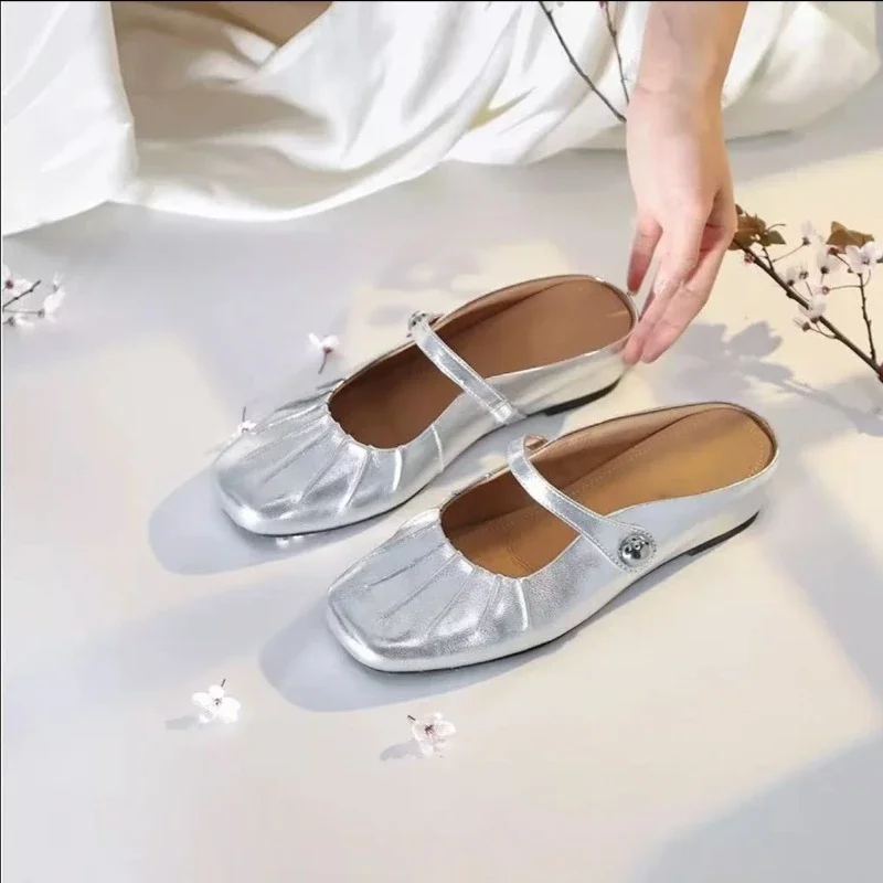 

New Ladies Slip-on Shoes Outdoor Classic Women Causal Flat Shoes Fashion Pleated Simple Women Solid Color Slippers Soft Bottom