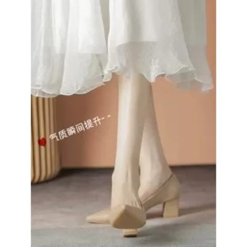 

Women's pointed sheepskin is not tired of feet, nude French simple thick heel temperament, advanced commuter shoes, high heels