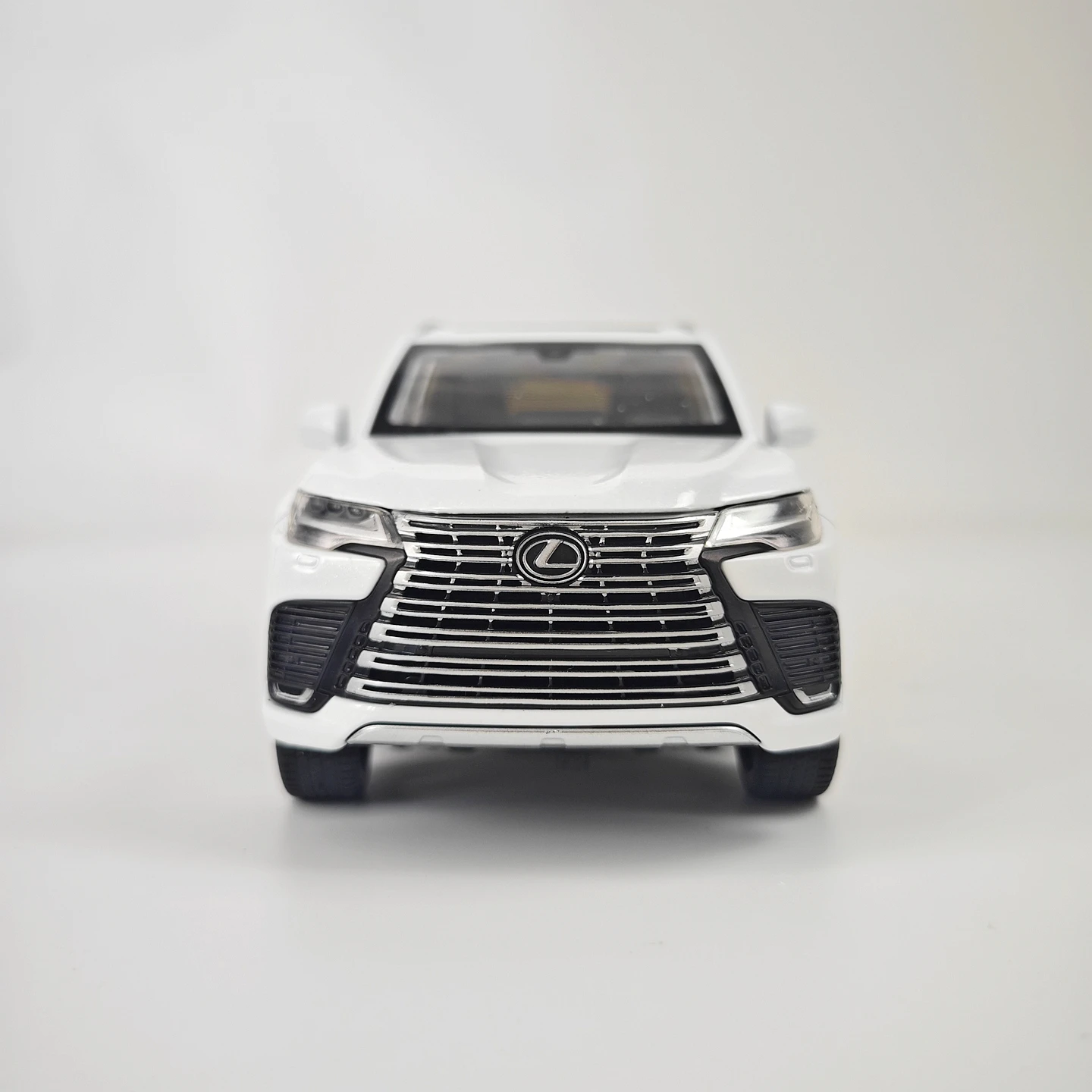 1/24 Lexus LX 2024 alloy car model, doors and engine hood, trunk can be opened with sound and light, off-road vehicle