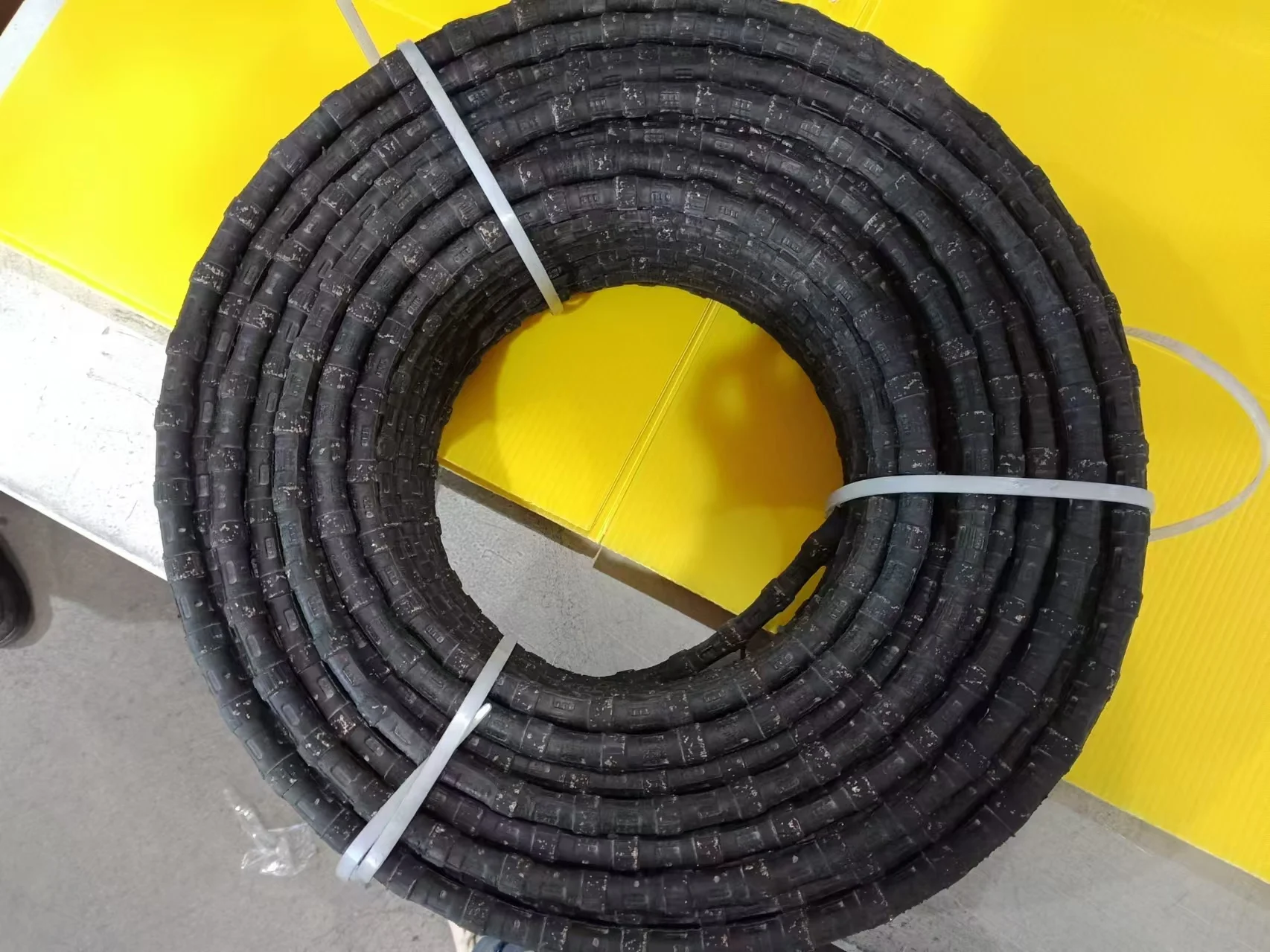 

50 meters Diamond vaccum brazed beads spring+ rubber connection saw wire for concrete steel cutting