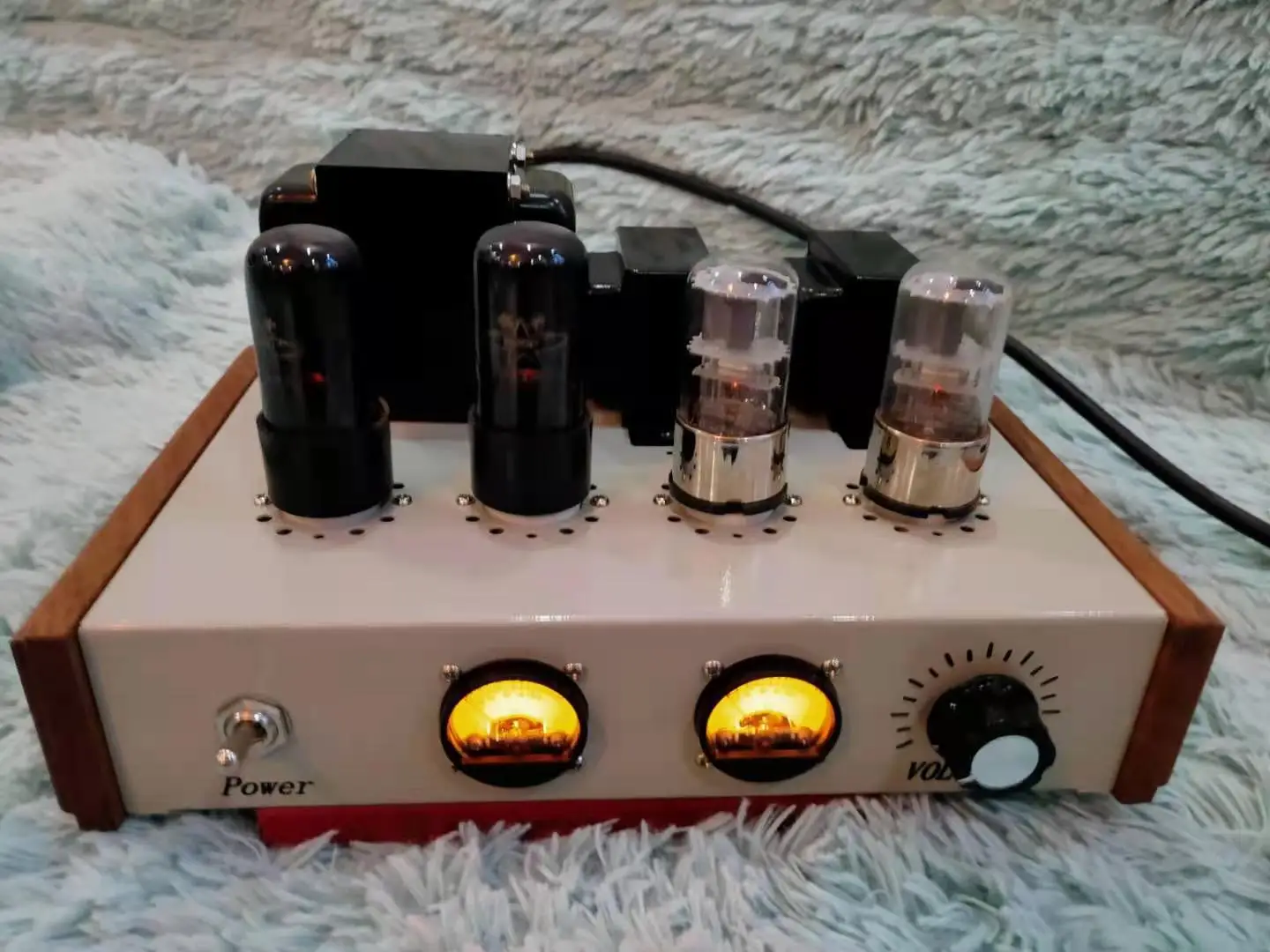 

The NEWest 5W*2 6P6P 6V6 electronic tube single-ended class A tube amplifier 6G2P*2、6P6P*2, frequency response: 20KHz-20KHz