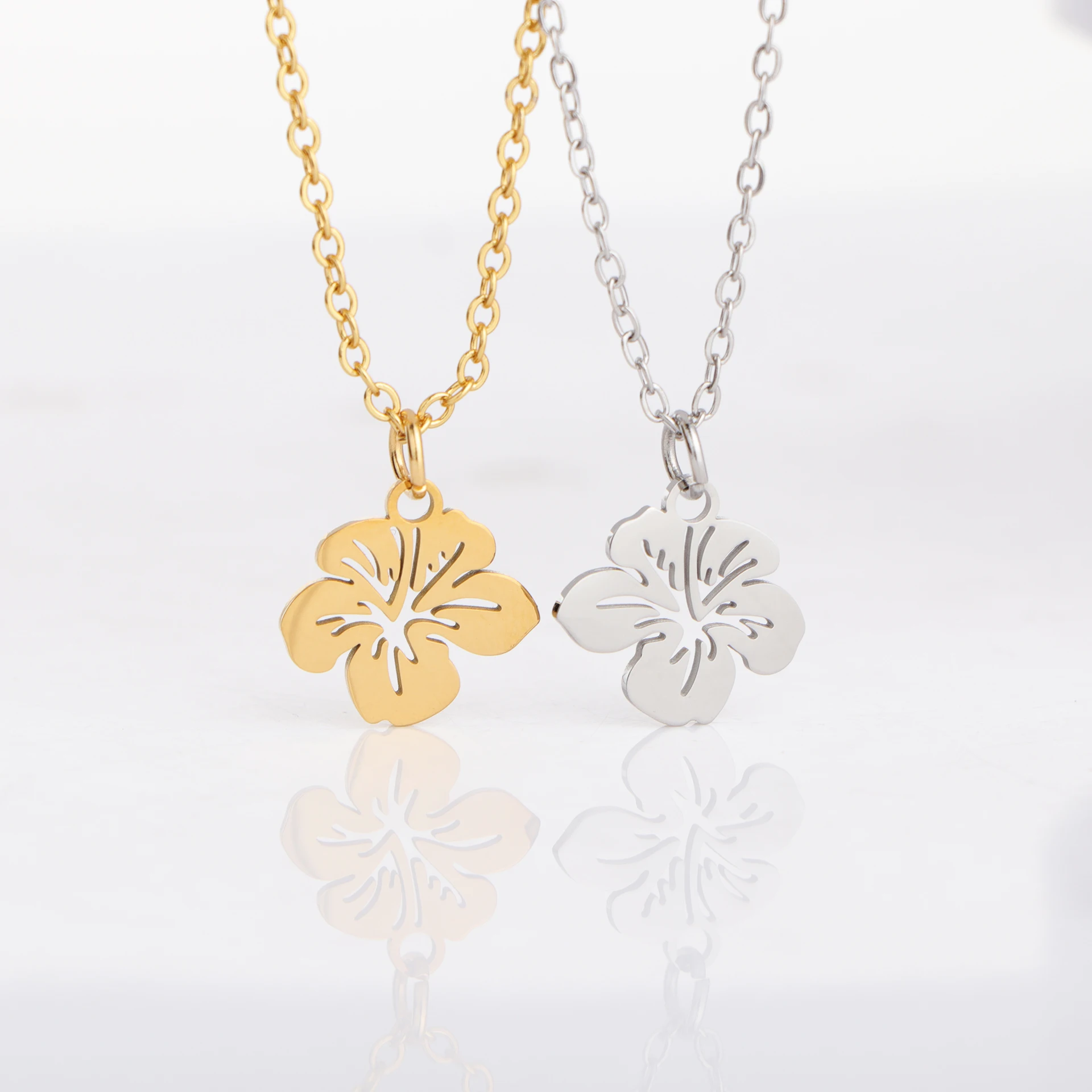 

5pcs/lot Mirror Polished Stainless Steel Lucky Flower Pendant Necklaces for Girls Women Amulet Charms Party Gift Necklace