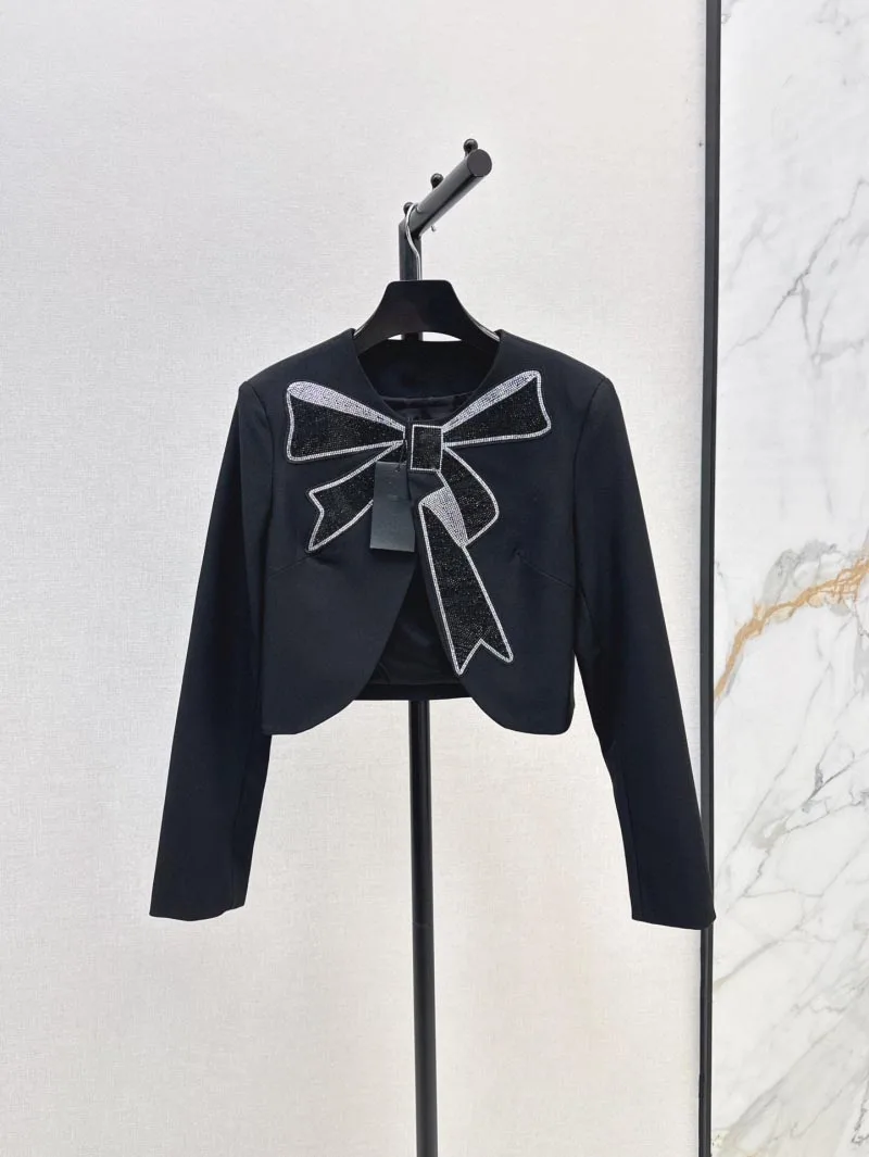 Korean style women's suit with fashionable and stylish style, elegant temperament, diamond bow long sleeved small suit