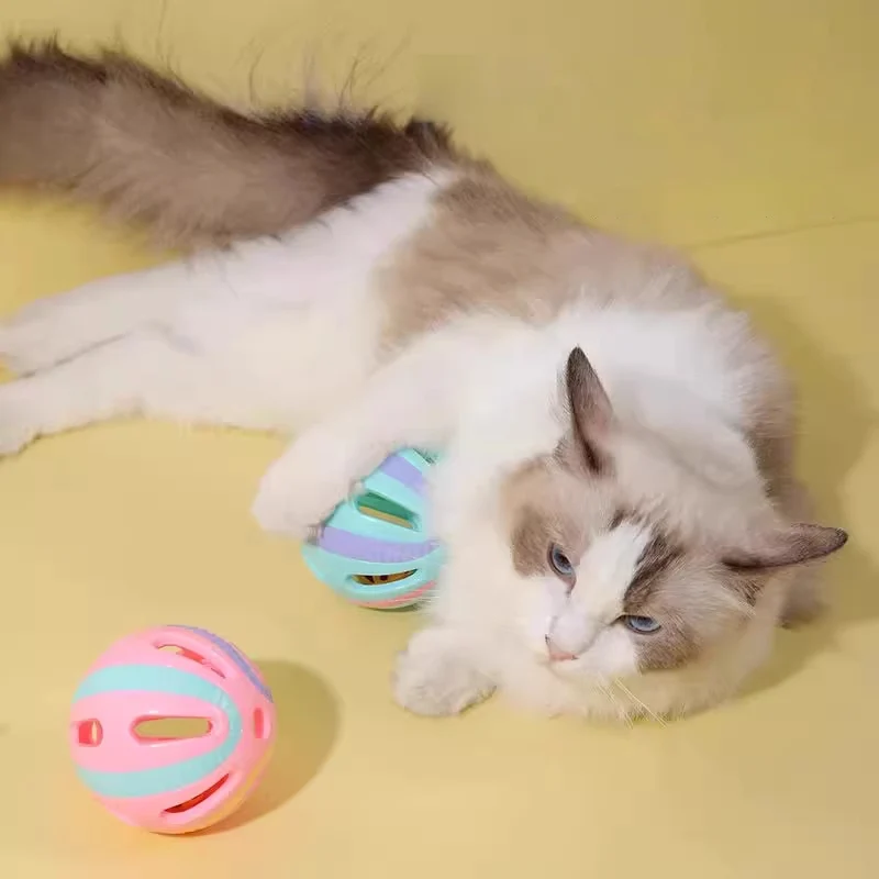 

2pcs Random Bell Plastic Ball Cat Toy Colorful Splicing Self-Hi Relieving Stuffy Sound Bell Pet Toy Accessory