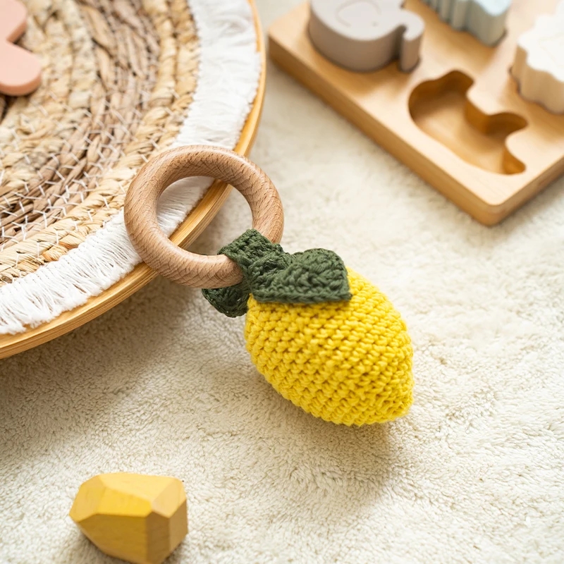 Giocattolo fatto a mano con sonaglio per frutta all'uncinetto per neonati, ragazzi, ragazze, regali, anello in legno, sonagli per ciliegie, massaggiagengive per neonati, giocattoli musicali
