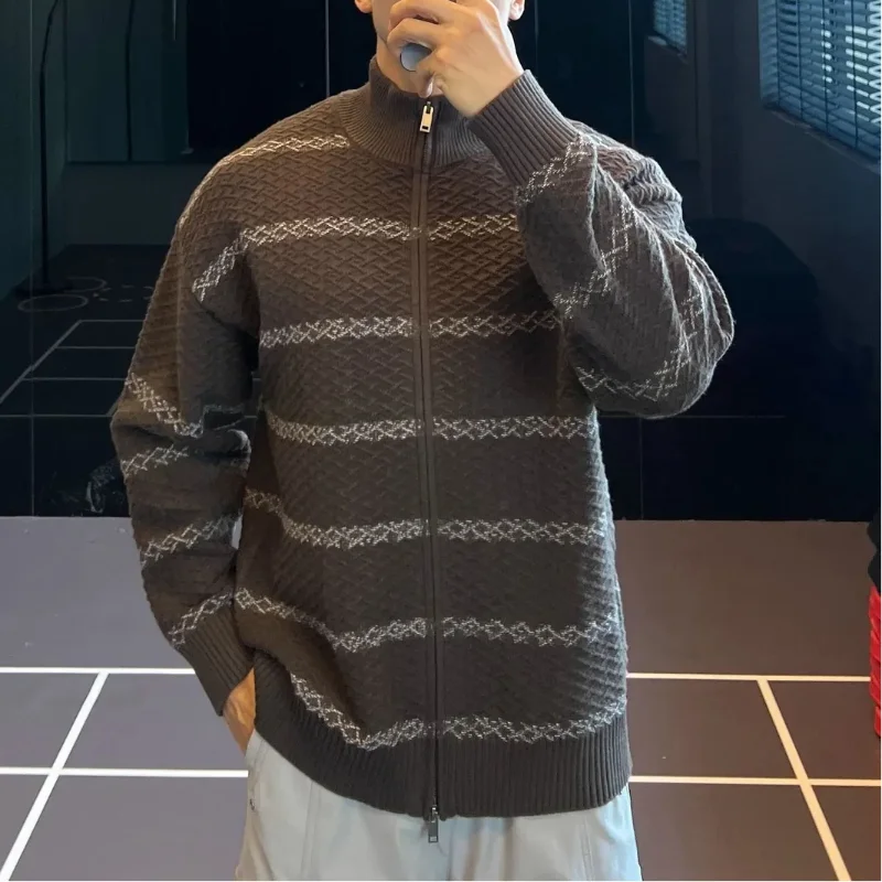 

Осенний мужской полосатый вязаный кардиган с воротником-стойкой, модный высококачественный офисный наряд, повседневная куртка в зрелом стиле