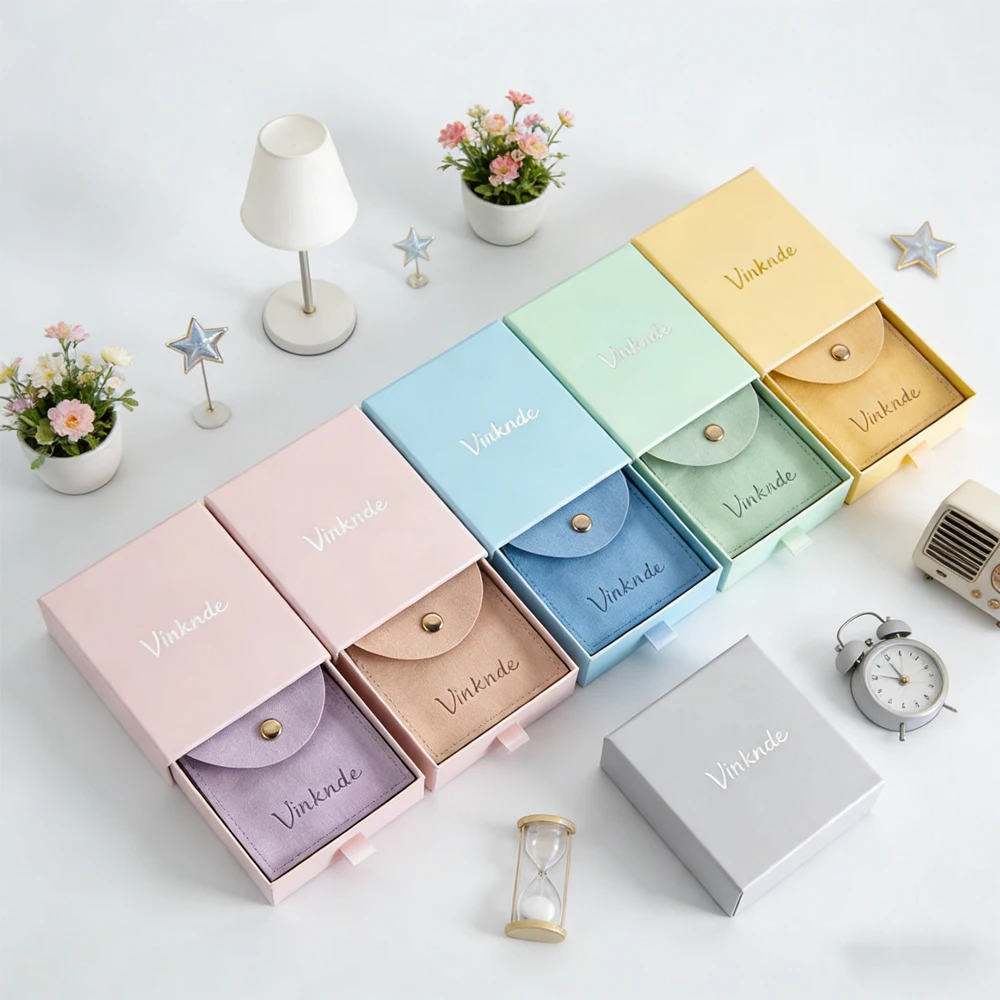 

24 шт., 7x7x2,5 см, маленькие розовые коробки с выдвижными ящиками, персонализированный логотип, упаковочная коробка для ювелирных изделий с микрофиброй, сумка на пуговицах, серьги, кольца, чехол