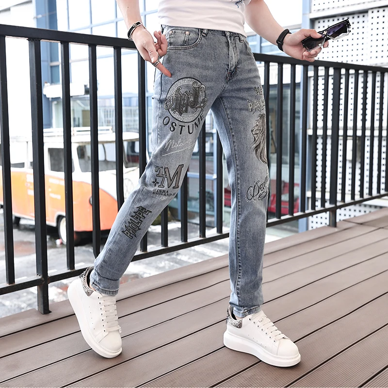 Jeans slim europeu masculino, estampado com broca de ferro pesado, maré, bonito, retrô, perna pequena, casual, primavera e verão, 2022