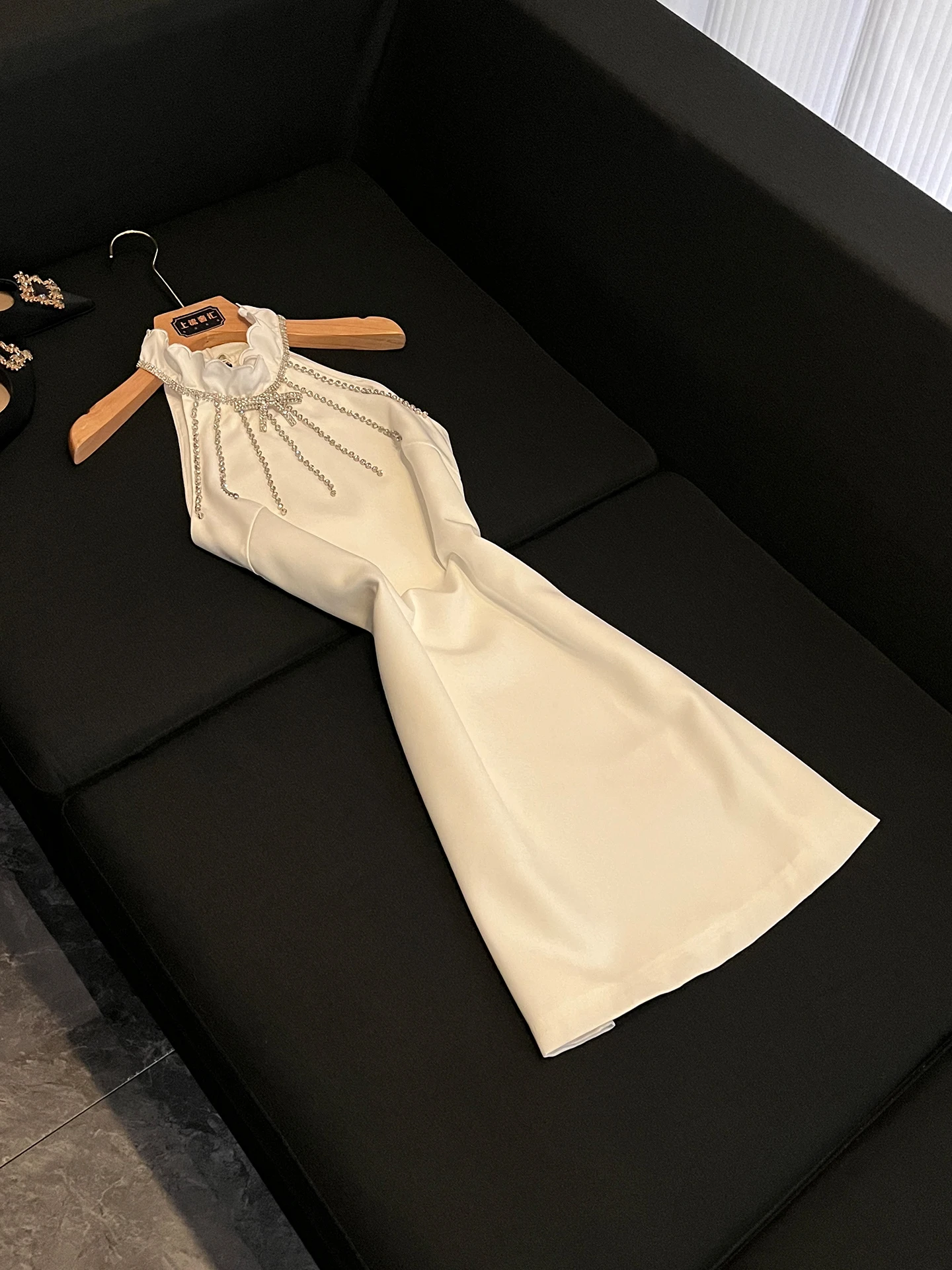 

Summer 2026 White Embellished High Waist Slim Fit Dress Women's Sleeveless Fashionable French Style City Commute Suitable