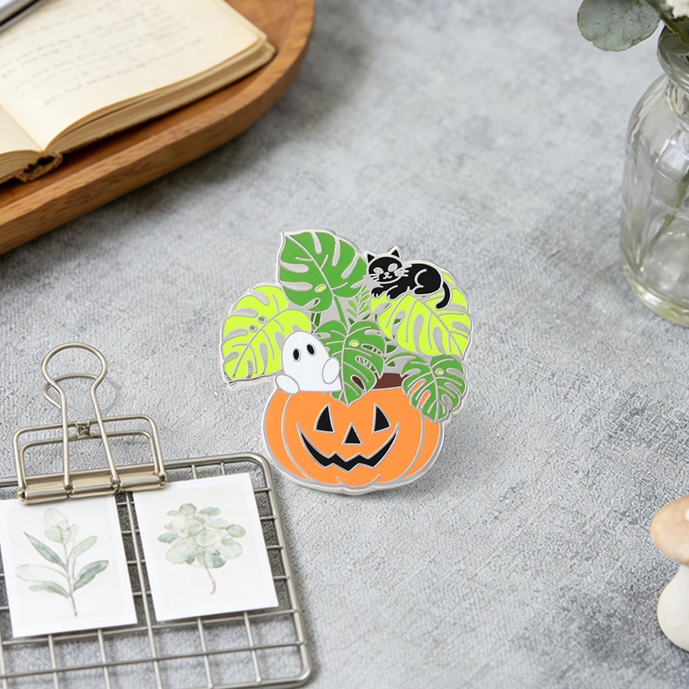Halloween Pflanzendekor Emaille-Pin Kürbis Jack Gruseliger Monstera Pflanzentopf Brosche Geist Schwarze Katze Abzeichen Geschenk Accessoire – Detail 3