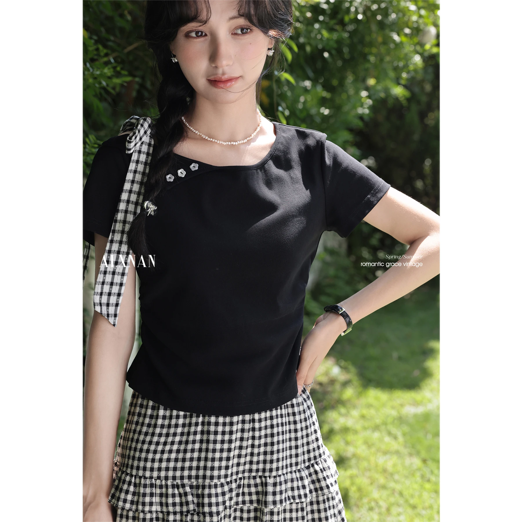 

ALXNAN Women's Black T-shirt Lace-up Halter Neck Short Cotton T-shirt Summer Elegant Casual Office Lady Short Sleeve Tops L55978