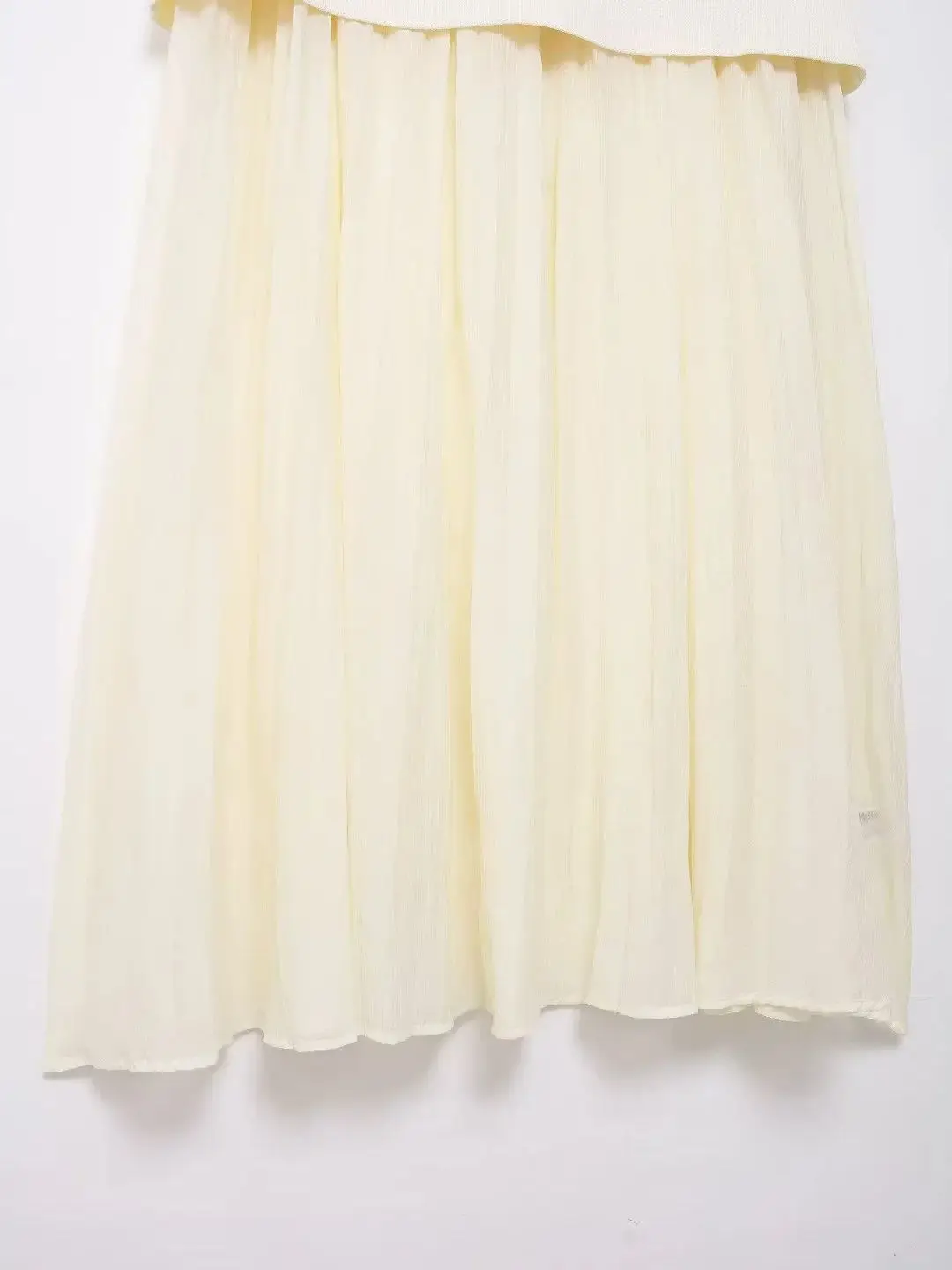 XNWMNZ Women\'s Fashion 2024 combined semi-sheer pleated knit skirt High Street elastic high waist versatile female midi skirt