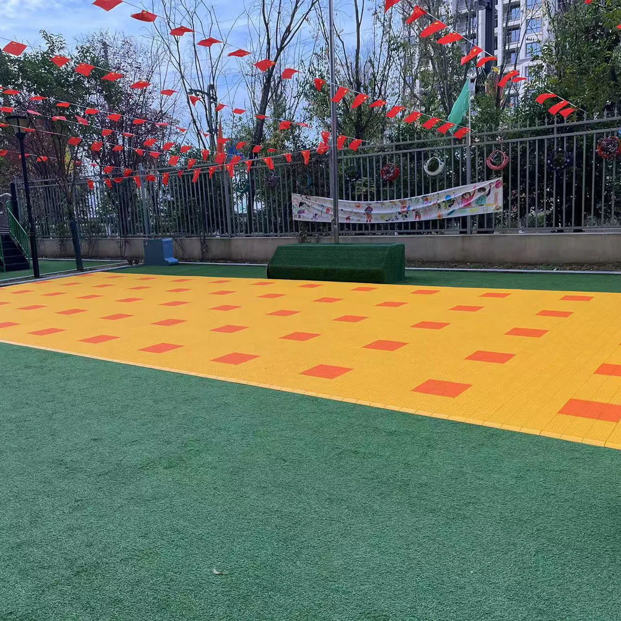 Hot Selling Customized Portable Assembled Basketball Court Flooring Tile Modern Vinyl Interlocking Click for Outdoor Courts