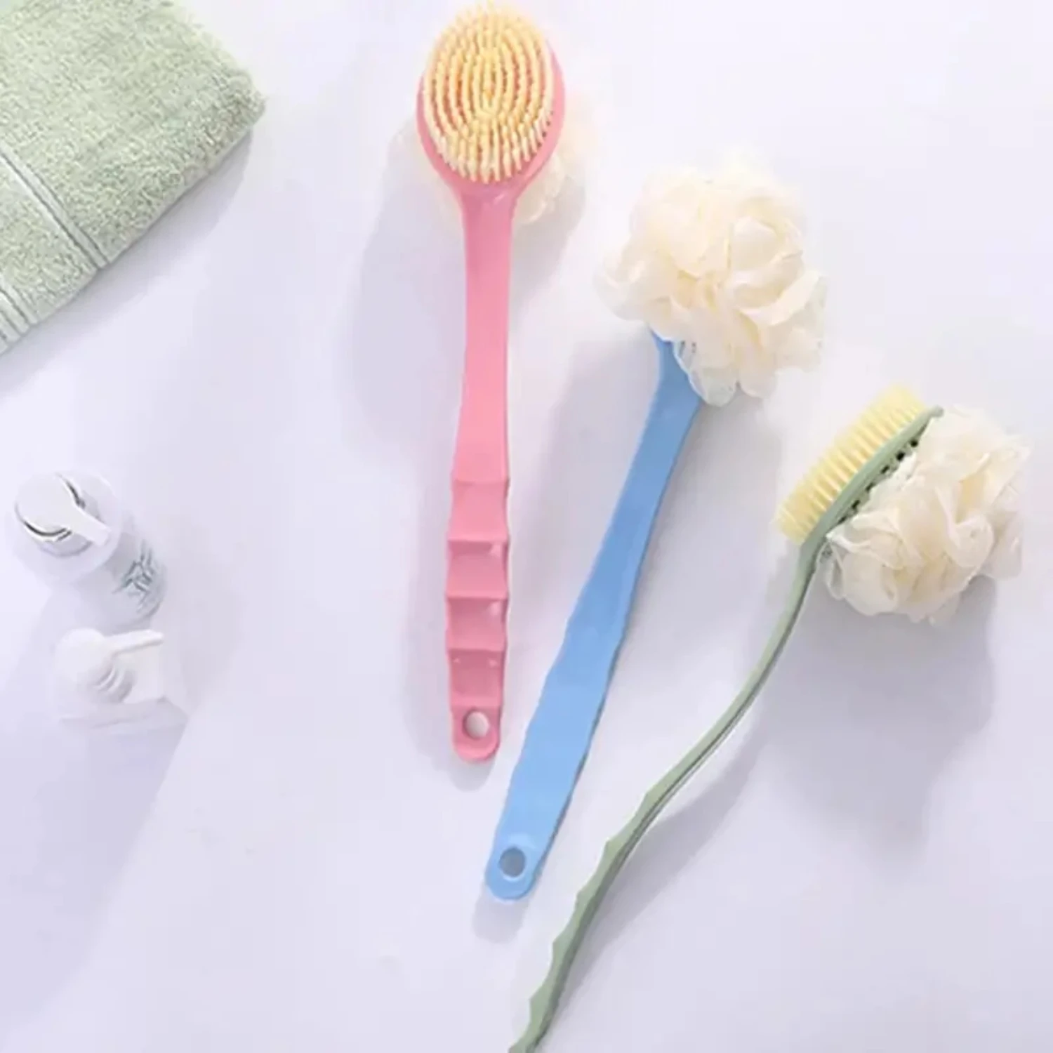 

Luxuriate in a Gentle and Exquisite Bathing Experience with the Soft Japanese-style Long Handle Bath Brush and Brush-Backed Extr