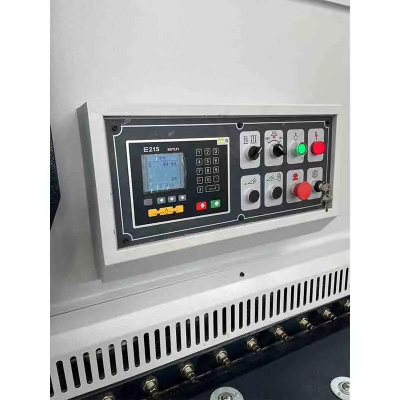 آلة قص المقصلة الهيدروليكية CNC 8X3200mm مع نظام TP07