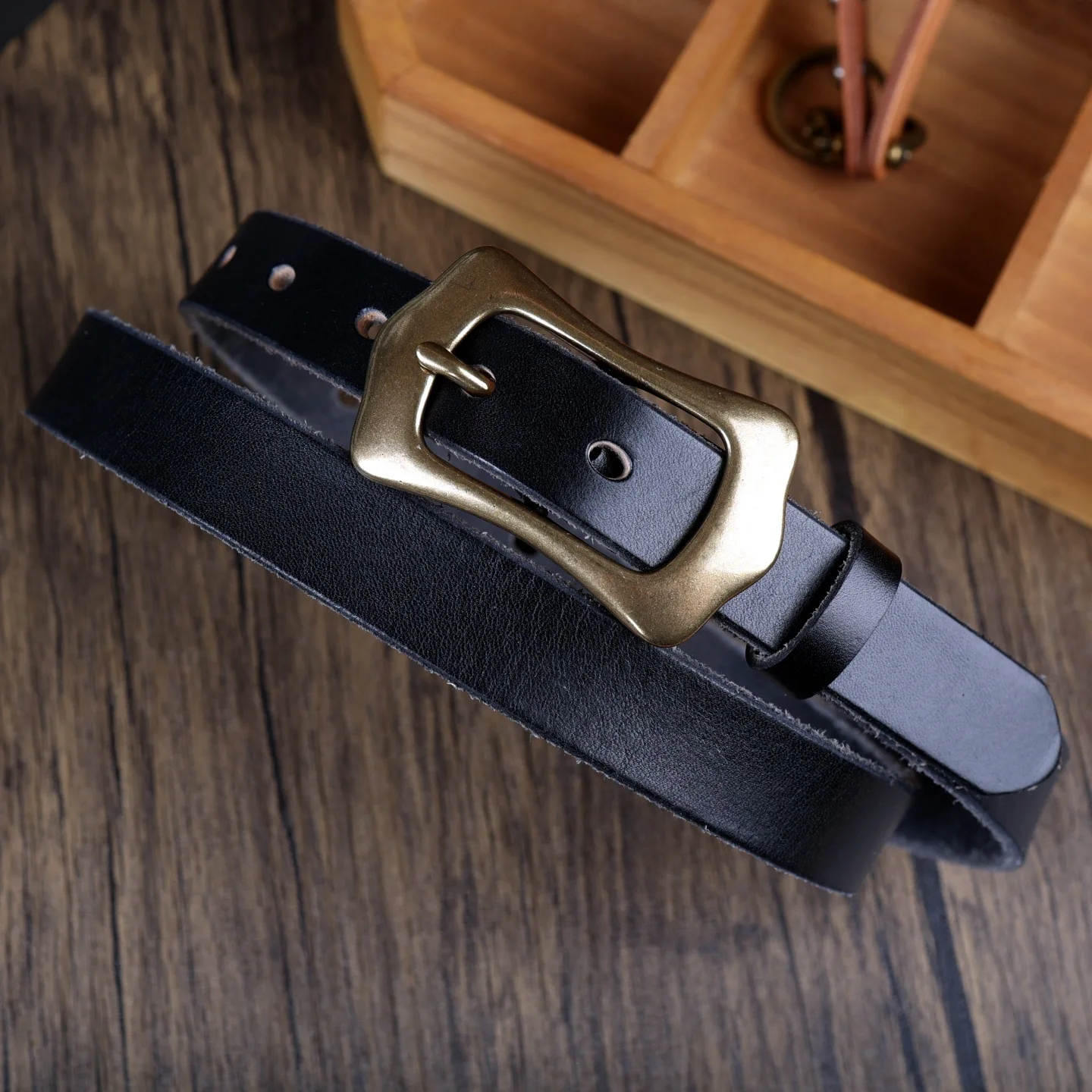 

Новый женский ремень из коровьей кожи толщиной 2,3 см, женские ремни для аксессуаров из натуральной кожи с квадратной пряжкой, модный винтажный джинсовый пояс