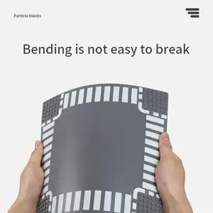 Yoldaki klasik bir yapı taşındaki kart tabanı, şehir manzarası, trafiğin resmi ve binanın tuğlaları, 32 noktalı, plastik 32x32 taban plakaları Şehirdeki en iyi 10 satış, lego city, no. 10