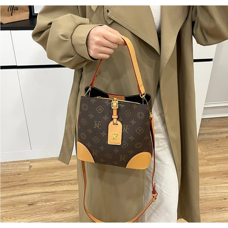 Toplaagse dameshandtassen, gemaakt van echthoekig bedrukt leer, trendy Wales, duurzame, lichtgewicht, zachte stijl