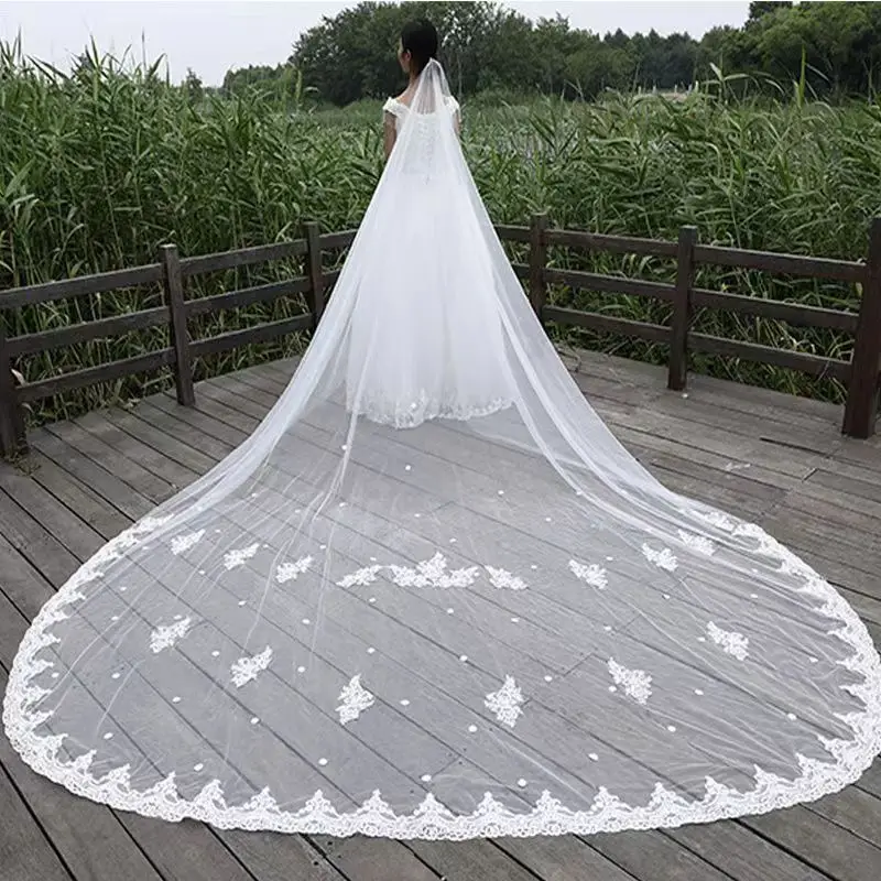 

Real Photo 3.5m length 3m wide One Layer Wedding Veil With Comb White Lace Edge Bridal Veils Ivory Appliqued Cathedral Wedding