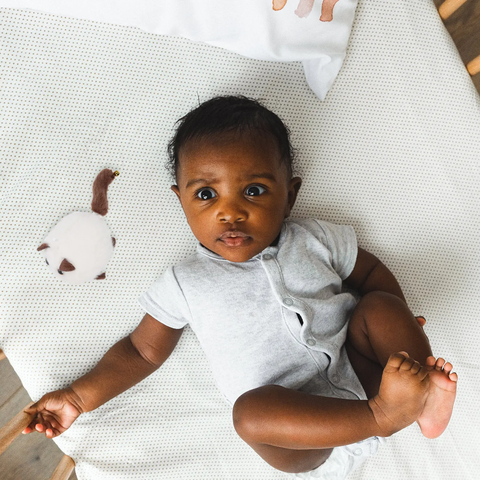 

Интерактивная мягкая игрушка-кошка с виляющим хвостом, декоративное украшение для спальни, гостиной, дивана, подарок на праздник, день рождения