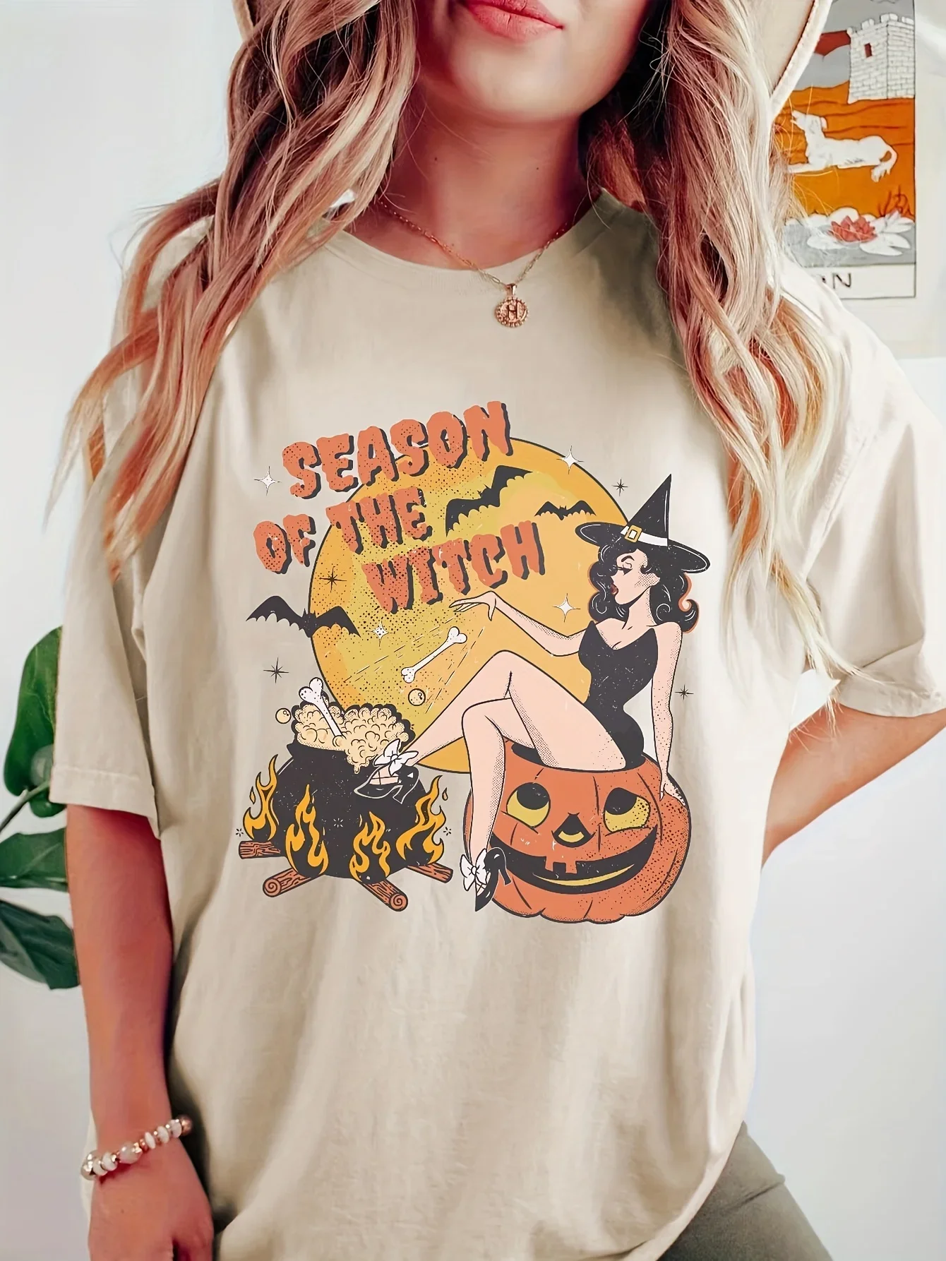 Women's Vintage Season of the Witch Graphic T-Shirt Casual Spooky Horror Printed Tee for Fall Parties And Halloween