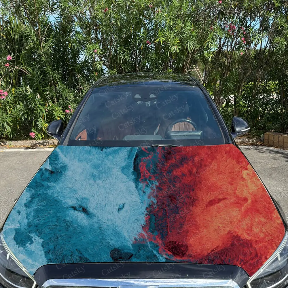 ملصق سيارة على شكل ذئاب باللونين الأزرق والأحمر مع فيوجن فني نسيجي تجريدي، يخلق رؤية قوطية ديناميكية وبرية #4